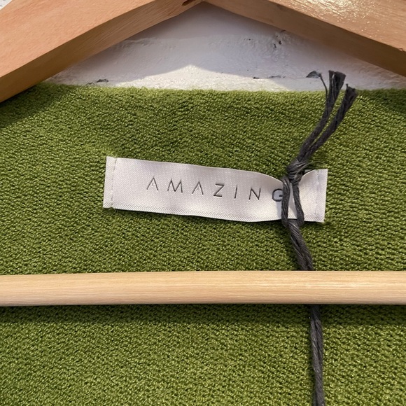 Amazing Green Sweater NWT - Picture 2 of 5